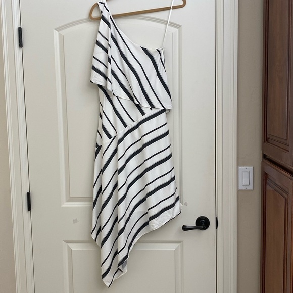 Banana Republic One Shoulder Assymetrical Dress womens 8 Lined Lagenlook Spring - Picture 2 of 15